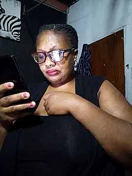 Snapshot of YELLOW_BONE chatting on 03/16/25, 07:17 YELLOW BONE online show from 03/16/25, 07:17