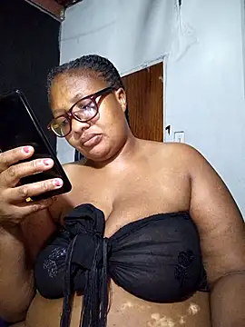 Snapshot of YELLOW_BONE chatting on 03/20/25, 05:13 YELLOW BONE online show from 03/20/25, 05:13