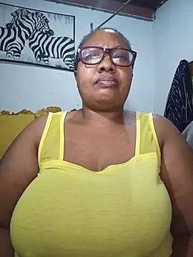 Snapshot of YELLOW_BONE chatting on 07/04/26, 09:08 YELLOW BONE online show from 07/04/26, 09:08