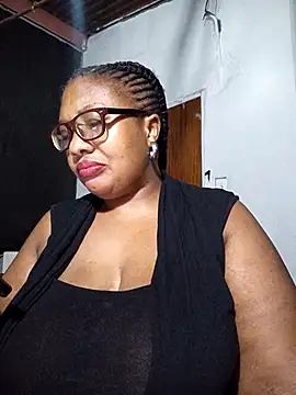 Snapshot of YELLOW_BONE chatting on 03/01/25, 11:47 YELLOW BONE online show from 03/01/25, 11:47