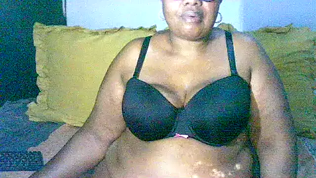 Snapshot of YELLOW_BONE chatting on 10/05/25, 08:32 YELLOW BONE online show from 10/05/25, 08:32
