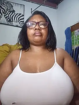 Snapshot of YELLOW_BONE chatting on 06/14/26, 07:48 YELLOW BONE online show from 06/14/26, 07:48