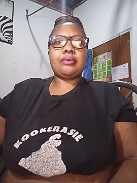 Snapshot of YELLOW_BONE chatting on 06/04/26, 09:08 YELLOW BONE online show from 06/04/26, 09:08