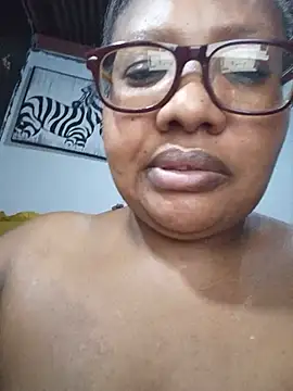 Snapshot of YELLOW_BONE chatting on 06/10/26, 08:32 YELLOW BONE online show from 06/10/26, 08:32