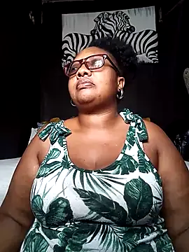 Snapshot of YELLOW_BONE chatting on 02/10/25, 07:47 YELLOW BONE online show from 02/10/25, 07:47