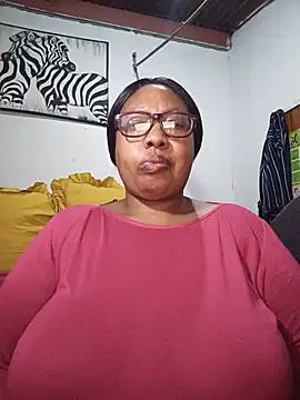 Snapshot of YELLOW_BONE chatting on 07/10/26, 08:31 YELLOW BONE online show from 07/10/26, 08:31
