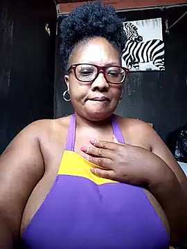 Snapshot of YELLOW_BONE chatting on 02/09/25, 08:43 YELLOW BONE online show from 02/09/25, 08:43