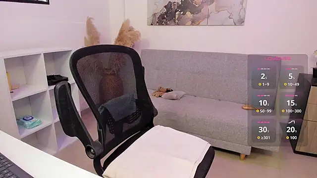 Valentina      online show from 03/30/26, 03:46