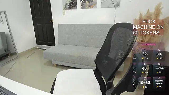 Valentina      online show from 12/13/25, 08:04