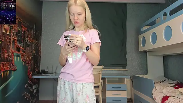 Snapshot of Masha_2002 chatting on 05/15/26, 07:12 Masha 2002 online show from 05/15/26, 07:12