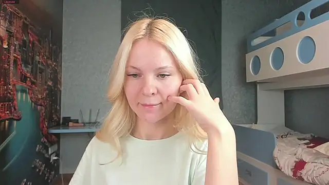 Snapshot of Masha_2002 chatting on 04/18/26, 11:05 Masha 2002 online show from 04/18/26, 11:05