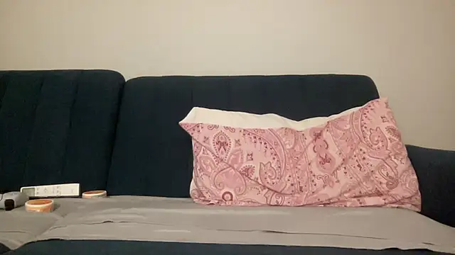 Snapshot of Sasha__Love chatting on 12/20/25, 04:32 Sasha Love online show from 12/20/25, 04:32