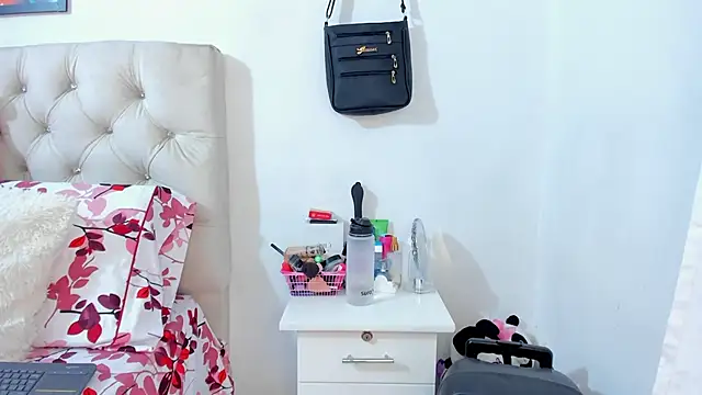 NayaWayne online show from 03/27/26, 05:14