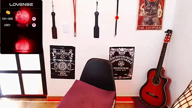 Snapshot of alicce_moon_ chatting on 09/15/25, 08:42 alicce moon  online show from 09/15/25, 08:42