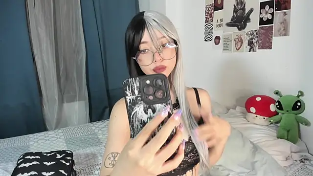 Snapshot of acid_candy_ chatting on 10/04/25, 11:28 acid candy  online show from 10/04/25, 11:28