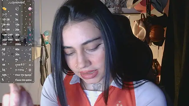 Snapshot of val_bardot chatting on 06/14/26, 12:07 val bardot online show from 06/14/26, 12:07