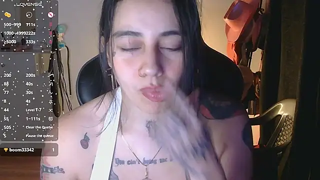 Snapshot of val_bardot chatting on 06/10/26, 02:35 val bardot online show from 06/10/26, 02:35