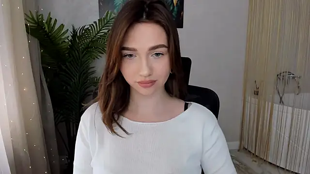 Snapshot of GracefulLook chatting on 02/27/25, 11:28 GracefulLook online show from 02/27/25, 11:28