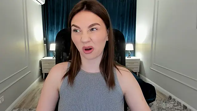 Snapshot of GracefulLook chatting on 02/22/25, 03:34 GracefulLook online show from 02/22/25, 03:34