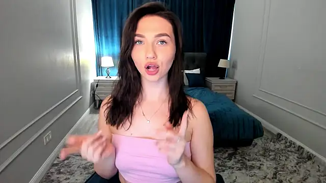 Snapshot of GracefulLook chatting on 09/14/25, 03:40 GracefulLook online show from 09/14/25, 03:40