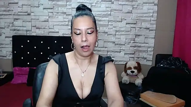 MarianaNight02 online show from 12/15/25, 04:29