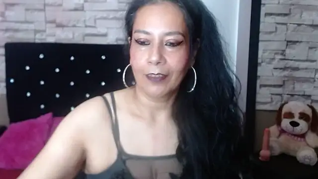 MarianaNight02 online show from 10/27/25, 04:02