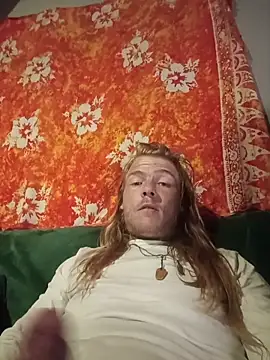 Snapshot of Salted_Playday chatting on 10/31/25, 02:19 Salted Playday online show from 10/31/25, 02:19