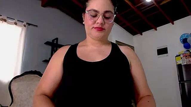 Snapshot of maela1 chatting on 10/17/25, 06:10 maela1 online show from 10/17/25, 06:10