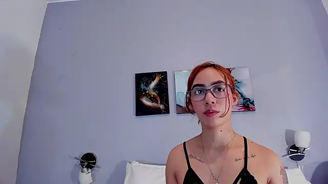 Snapshot of Estrella_Duran chatting on 06/04/26, 12:21 Estrella Duran online show from 06/04/26, 12:21