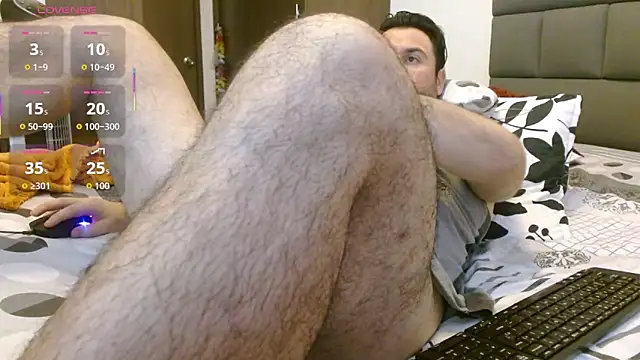 Snapshot of rodrher81 chatting on 10/21/25, 05:34 rodrher81 online show from 10/21/25, 05:34