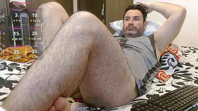 Snapshot of rodrher81 chatting on 10/09/25, 03:23 rodrher81 online show from 10/09/25, 03:23