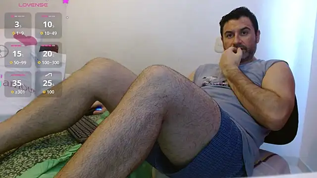 Snapshot of rodrher81 chatting on 09/10/25, 05:34 rodrher81 online show from 09/10/25, 05:34