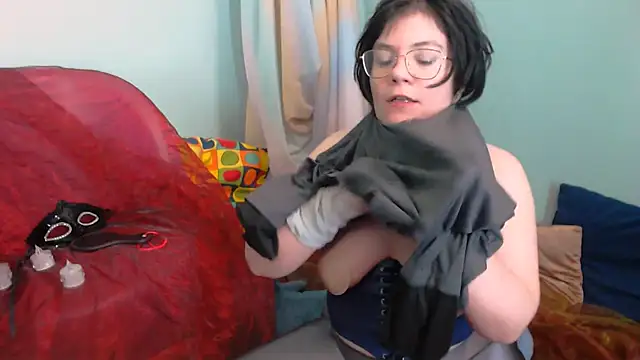 EverlyRays online show from 12/15/25, 05:24