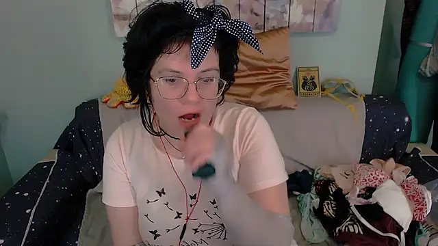 EverlyRays online show from 10/19/25, 06:54