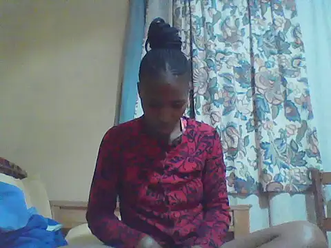 Snapshot of Smillie_prety chatting on 06/14/26, 03:41 Smillie prety online show from 06/14/26, 03:41