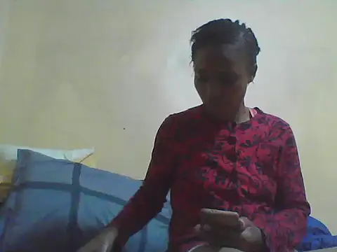Snapshot of Smillie_prety chatting on 05/18/26, 05:40 Smillie prety online show from 05/18/26, 05:40