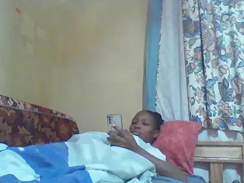 Snapshot of Smillie_prety chatting on 06/20/26, 03:33 Smillie prety online show from 06/20/26, 03:33