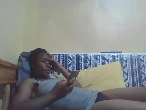 Snapshot of Smillie_prety chatting on 05/12/26, 05:19 Smillie prety online show from 05/12/26, 05:19