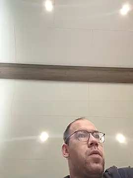 steviebigdick1992 online show from 11/12/25, 01:37