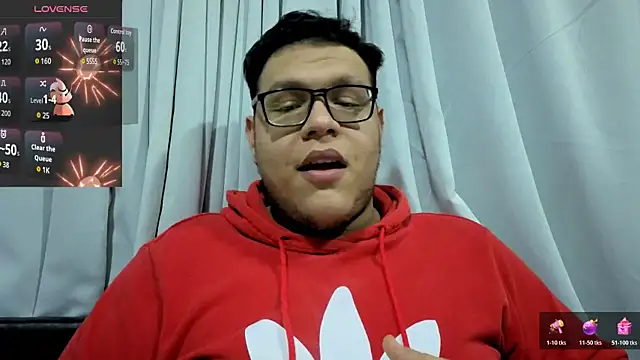 Snapshot of batman2433 chatting on 10/29/25, 12:53 batman2433 online show from 10/29/25, 12:53