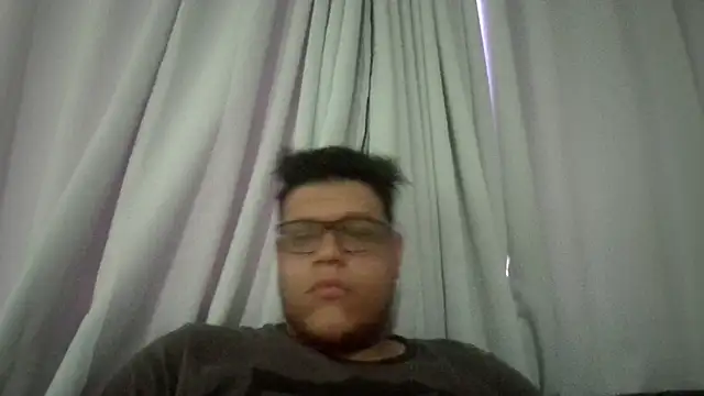 Snapshot of batman2433 chatting on 10/31/25, 07:21 batman2433 online show from 10/31/25, 07:21