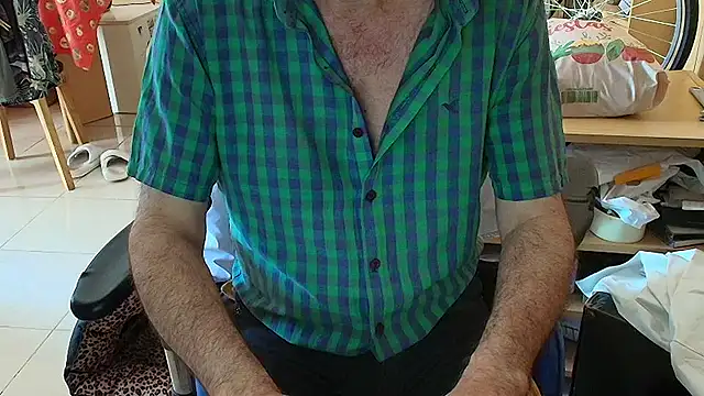 Snapshot of angelgarcia269 chatting on 01/06/26, 12:42 angelgarcia269 online show from 01/06/26, 12:42