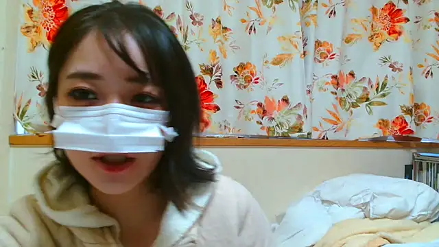 Snapshot of liliyRiSAcha-n chatting on 02/06/26, 06:42 liliyRiSAcha-n online show from 02/06/26, 06:42