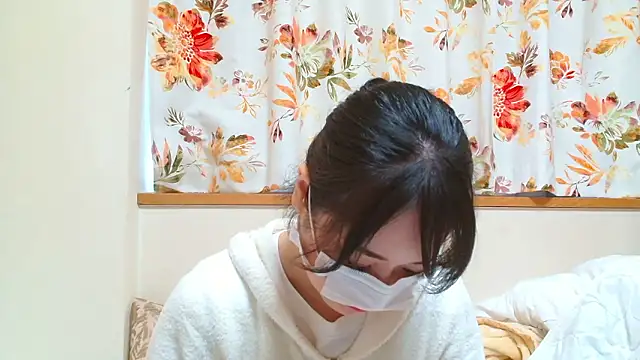 liliyRiSAcha-n online show from 04/03/26, 08:21