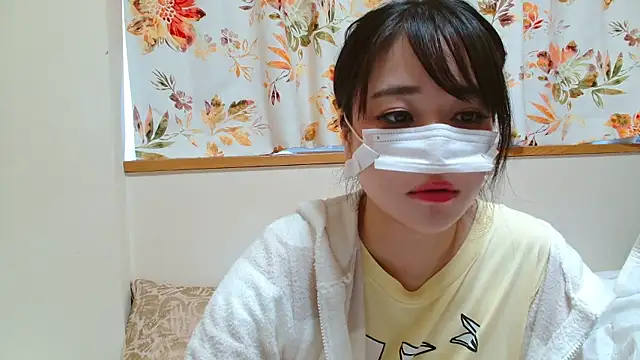 liliyRiSAcha-n online show from 04/23/26, 07:26