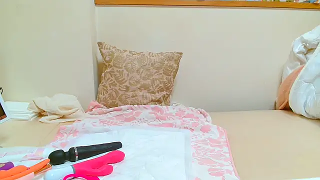 liliyRiSAcha-n online show from 05/02/26, 07:35