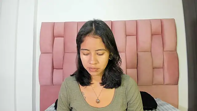 JuliKim  online show from 09/29/25, 01:06