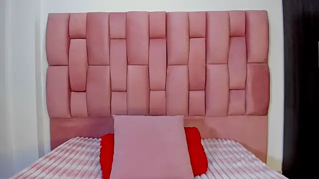 JuliKim  online show from 10/03/25, 01:01