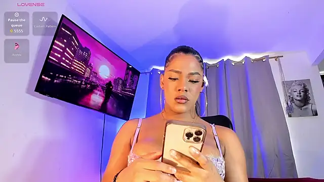 Snapshot of Fenty_XX chatting on 07/18/26, 10:07 Fenty XX online show from 07/18/26, 10:07