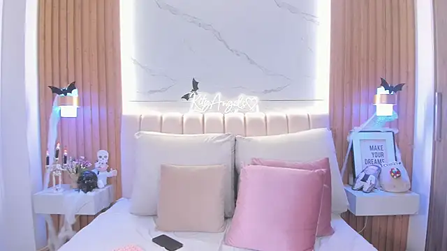 kityangelss online show from 10/25/25, 02:44